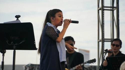 Kenalan dengan Nima Ilayla, Penyanyi Indonesia yang Sudah Tampil Di 3 Benua